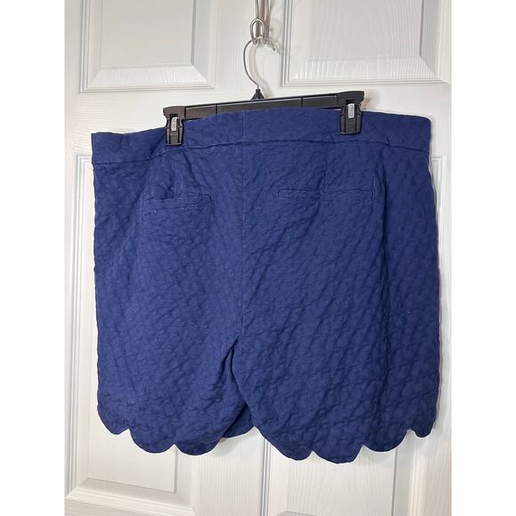 Women's Navy Crown And Ivy SHELBY Textured Scallop Shorts Size 18w - Picture 3 of 4